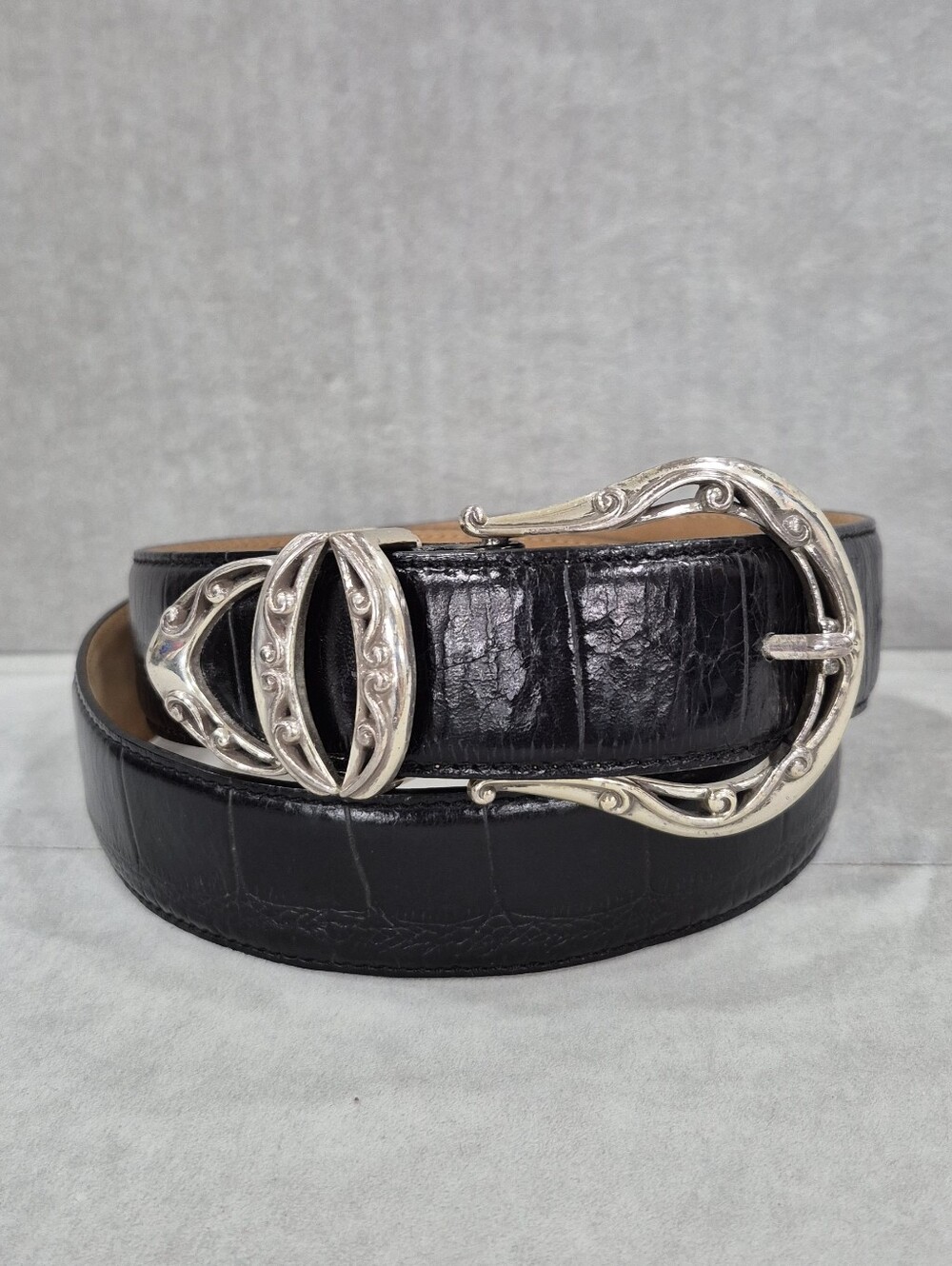 Brighton belt women's Lg/34 black leather croc embossed silver buckle and tip
